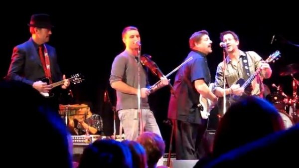 Jesse Spencer Sings with The Band From TV