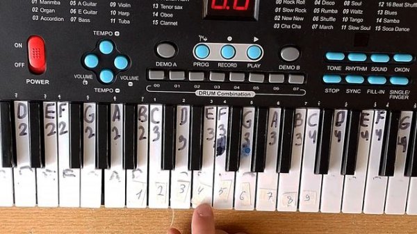 Как играть красивую мелодию на синтезаторе