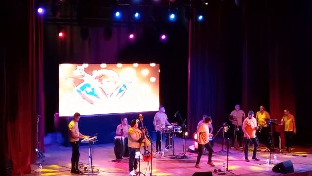 Orquesta l@ mayor Hay fuego en el barri♡ смотреть онлайн