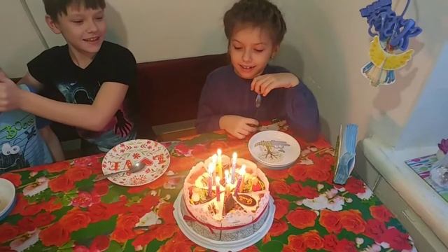 День рождения Светулька! 9 лет и торт со свечками смотреть онлайн