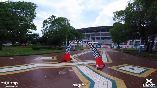ONEGLOVE: XBEE X V2 - NEW TRACK ! 2207-2300kv Xnovamotors смотреть онлайн