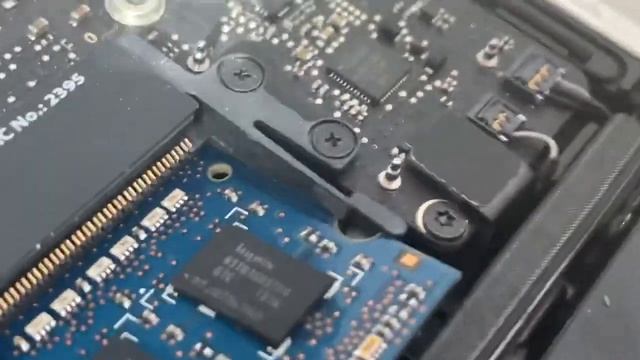 Замена оперативной памяти на Macbook Pro A1278 A1286 и Macbook A1342