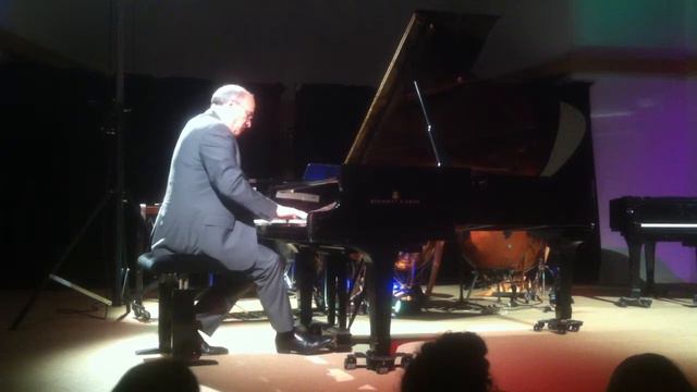 Frank Pavese plays Aaron Copland Four Piano Blues, No. 3 смотреть онлайн