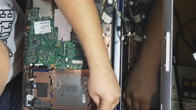 Как разобрать ноутбук Toshiba? смотреть онлайн