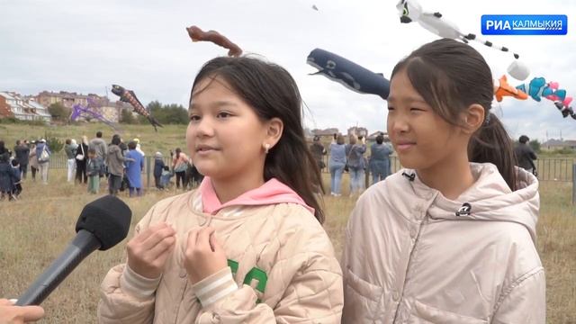 В рамках празднования Дня города состоялся фестиваль воздушных змеев смотреть онлайн