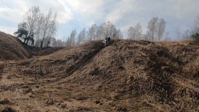 Деревня эндуро AVANTIS FX 250 LUX Regulmoto ZR и Racer Panther. Раскатываем новые трассы (Эп.50) смотреть онлайн