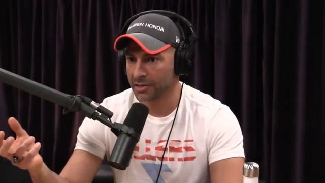 Joe Rogan - Why Obese People Can't Lose Weight смотреть онлайн