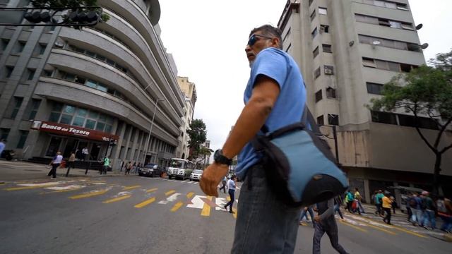 WALKING STREETS OF CARACAS, VENEZUELA (Crisis Visible) смотреть онлайн