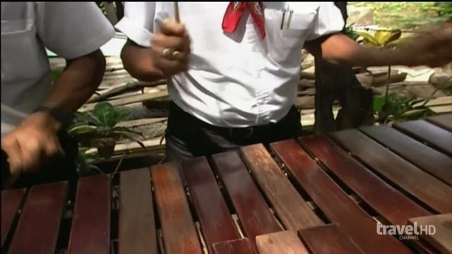 Sam Brown Helps Make Pottery - With Her Feet! смотреть онлайн