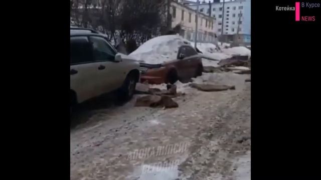 В Магадане ураганный ветер снёс кровли и повредил автомобили смотреть онлайн