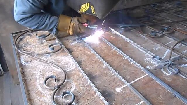 Кованая решетка на окно. смотреть онлайн