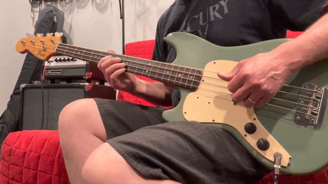 1972 Fender Musicmaster Left Hand Lefty Short Scale Bass Daphne Blue USA смотреть онлайн