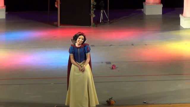 M.O.con 2016: Косплееры Ofelia & Burmi - (Белоснежка) смотреть онлайн