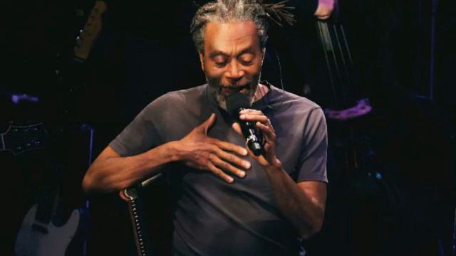 Bobby McFerrin We Wish You A Merry Christmas смотреть онлайн
