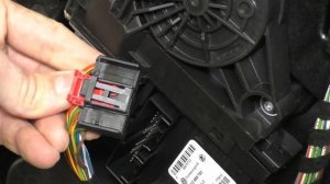 Как отсоединить разъемы VAG: Часть 2-я, водительская дверь