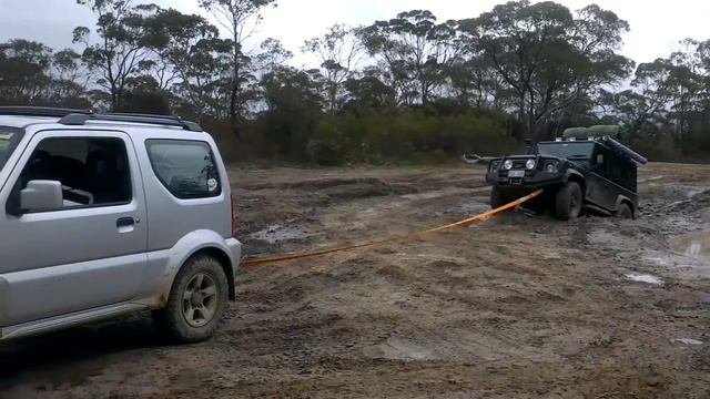 Clarence May 2013 - Rover rescued by Suzuki Jimny смотреть онлайн