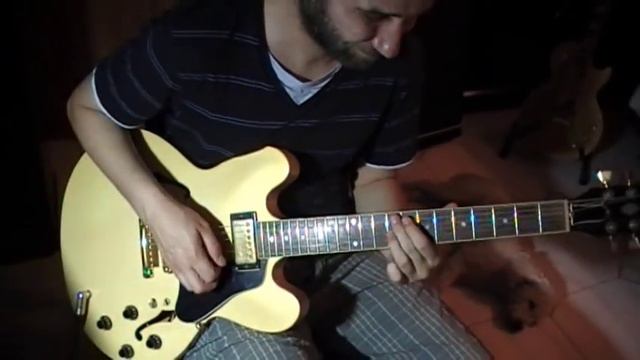 1984 Gibson Custom shop ES 335 with vibrola tremolo смотреть онлайн