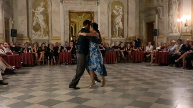 Celeste Rey y Sebastian Nieva 2/4 - A las siete en el café - Milonga Dorada (Lucca, Italia) смотреть онлайн