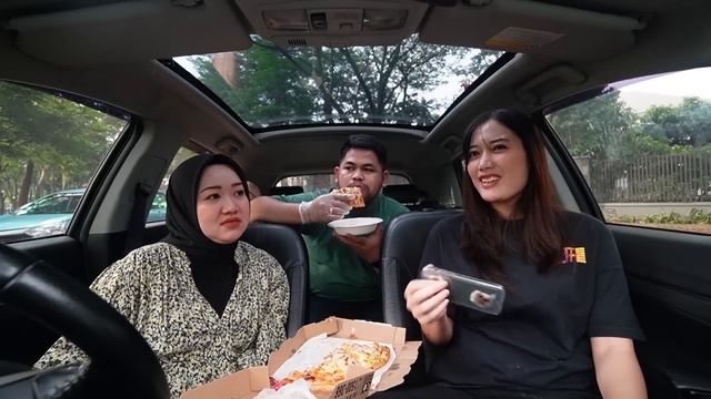 PIZZA DOMINO’S VIRAL TIKTOK!! AMERICAN PIE SUPREME CHEESY! BUAT YANG GASUKA KEJU HATI-HATI! смотреть онлайн