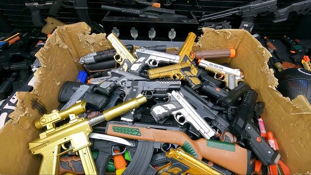 Squid Game Masks, New Arrival Toy Guns, Box of Realistic Pistols And Rifles смотреть онлайн