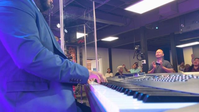 Alabanza Elim Westlake - Piano Cam🎹 Domingo PM 30 De Abril 2023 - Emilio Pascual- Sennheiser MKE400 смотреть онлайн