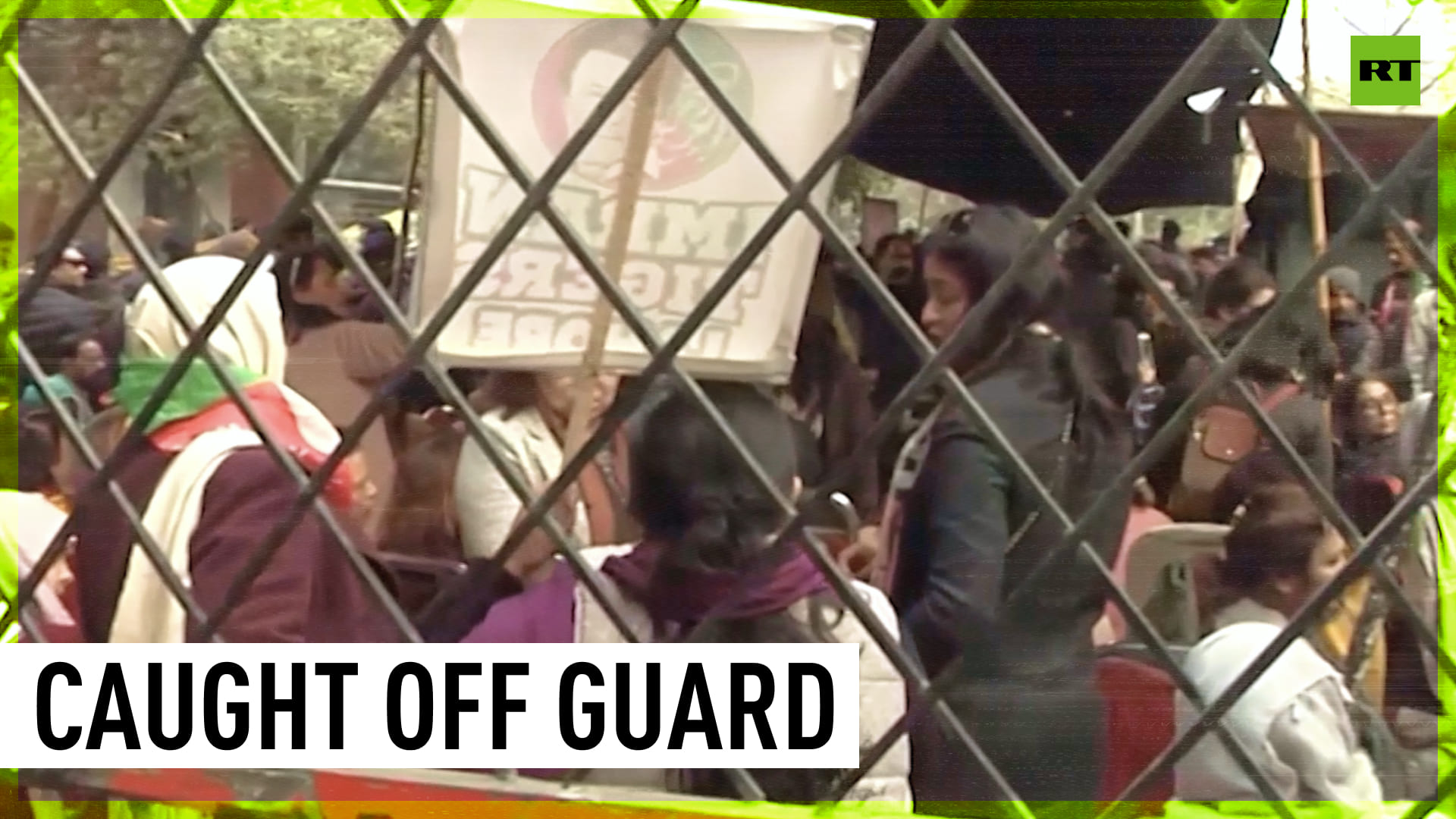 Pakistani Opposition Figure And Close Khan Ally Chaudhry Detained, Fears Of Ex-PM Arrest Spread