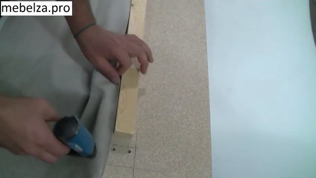 Как СДЕЛАТЬ ДИВАН своими руками. Перетягиваем диван тканью. смотреть онлайн