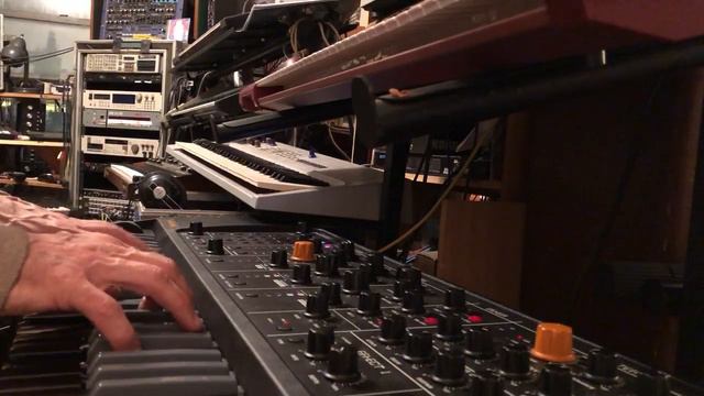 Sledge Synth - Some Tommy Sounds смотреть онлайн