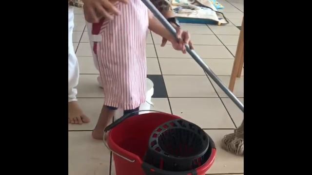 Вот как надо мыть полы! смотреть онлайн