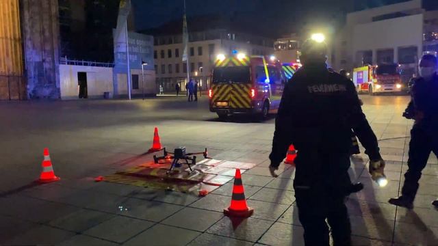 Rauch am Ulmer Münster: Start der Feuerwehr-Drohne смотреть онлайн