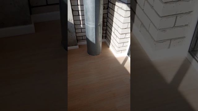 Кварц винил.#кварцвинил #ремонт квартир #ремонт на балконе #укладка кварцвинила #shorts. смотреть онлайн