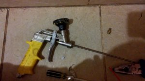 Как очистить пистолет от застывшей монтажной пены