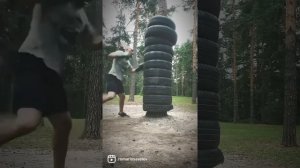Самодельная груша из автомобильных покрышек. Тренировка в лесу, на открытом воздухе. Shorts