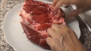 Говяжье мясо на косточке - стейк и как посолить правильно.Beef meat on a stone a stake.