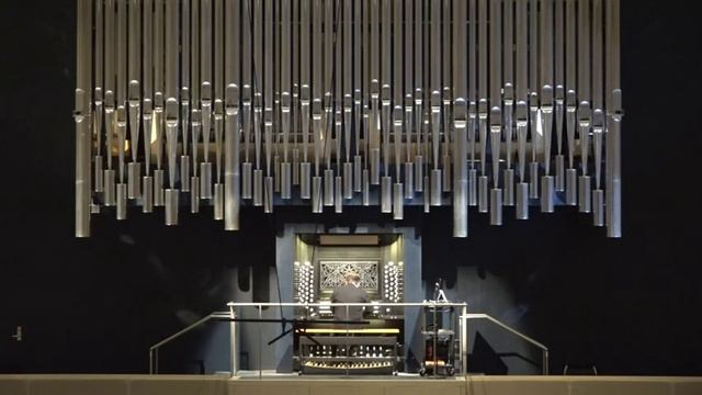 J S Bach BWV 565 - David Briggs plays the Klais organ at University of Iowa - improvised cadenzas смотреть онлайн