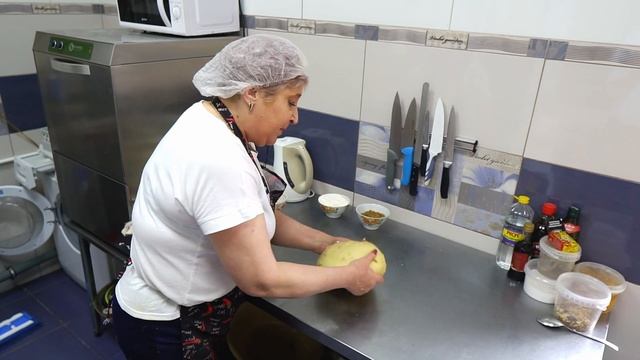 С молитвой и радостью: повара ставропольского собора рассказали рецепт идеального Пасхального кулич смотреть онлайн