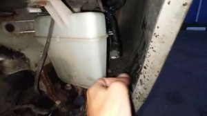 замена насоса бочка омывателя.