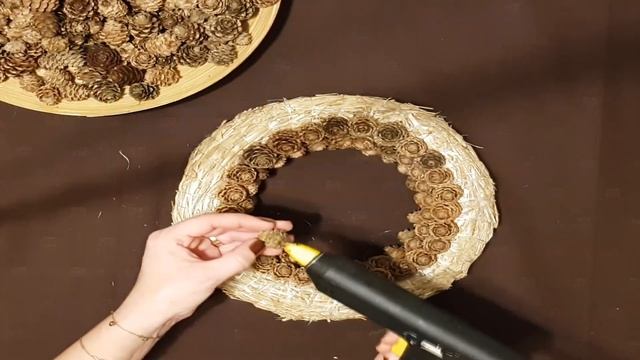 Новогодний венок из шишек смотреть онлайн