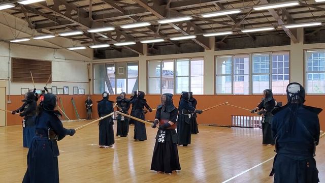 剣道砺波 5/16□日曜会稽古会□ 本日 21名《七段 ,福江,武波,山本,古金、六段,中明,古金志,山下,石田、五段,菊池、四段,寺田,牧野,埴山,石黒、三段,中川,吉田,谷口,佐々木》 смотреть онлайн