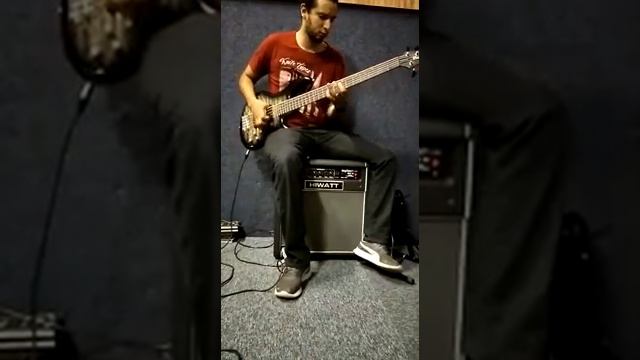 Testando baixo Cort Action V DLX смотреть онлайн