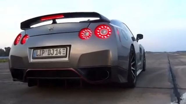 Ниссан gtr мощный старт смотреть онлайн