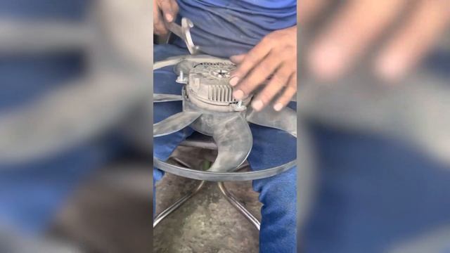 Vw Skoda Audi TDI 2.0 Radiator Fan dancing Damage How to Repair смотреть онлайн
