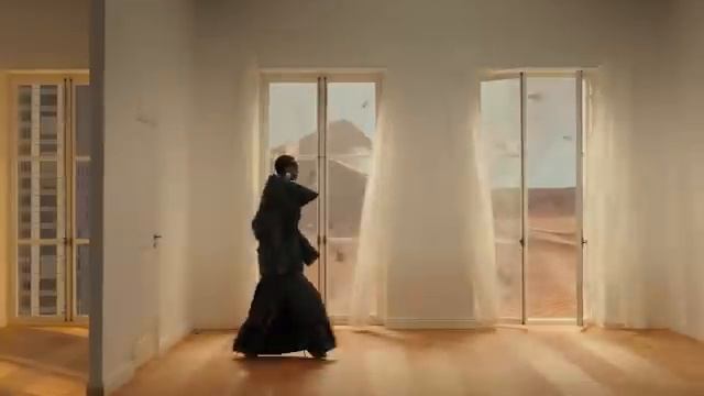Balenciaga Spring 22 Campaign смотреть онлайн
