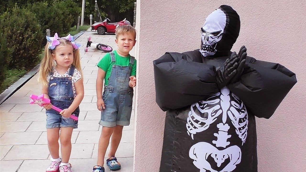 Bad Kids & Giant Skeleton Johny Johny Yes Papa Song Nursery Rhymes & Learn Colors for Children смотреть онлайн