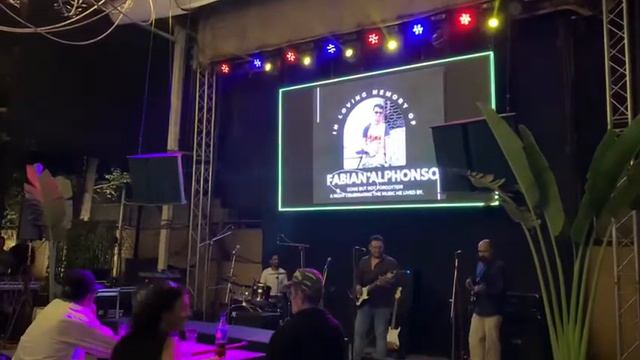 One restaurant and bar, koregaon park, Pune, live performance смотреть онлайн