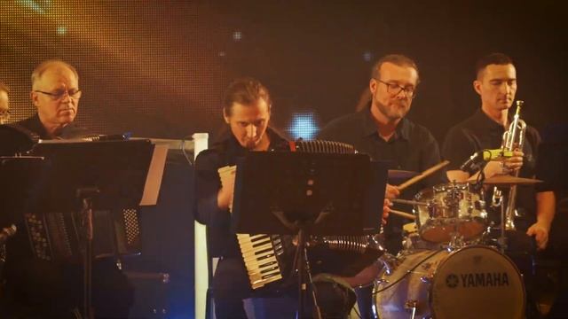 "Когда б имел златые горы" - оркестр "Мирас" смотреть онлайн