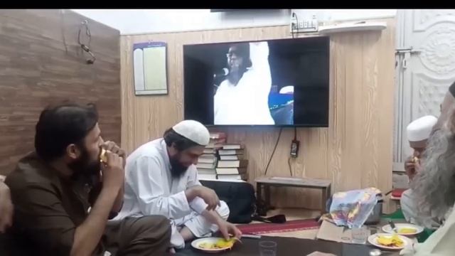 Engineer Muhammad Ali Mirza Apni Memes Wali Video dekhty howy ? смотреть онлайн