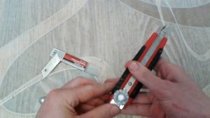 Видео: Как поменять лезвия для канцелярского ножа?