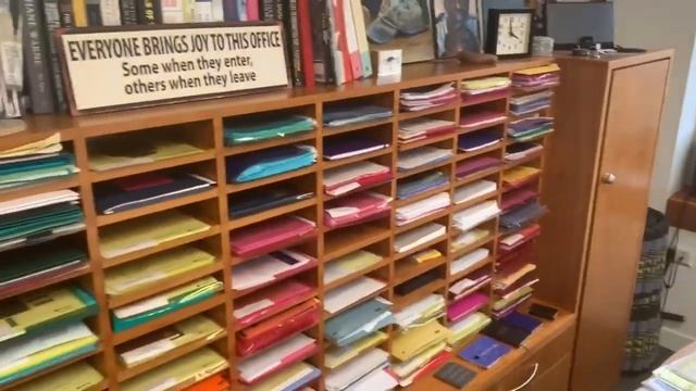 What’s on the desk of Tristan’s Ric Lewis? смотреть онлайн