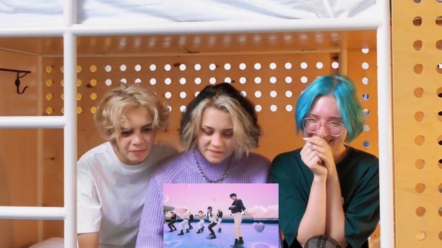 Stray Kids - Case 143 M/V | REACTION on vacation ✨️ смотреть онлайн